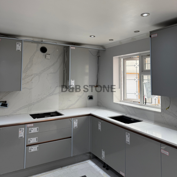 White marble-effect quartz